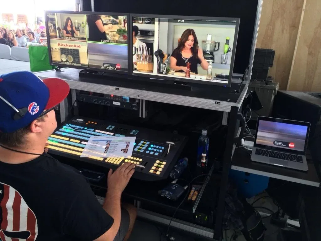 Ross Mobile Double Rack PLUS with forward-mounted dual monitors